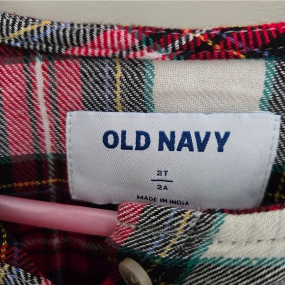 3/$15 Old Navy shirt size 2 - Picture 2 of 3